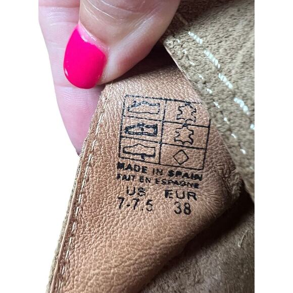 Taos Women's Lucy Thong Wedge Sandals Size 7-7.5 Brown Flower Embossed Suede - Picture 8 of 9